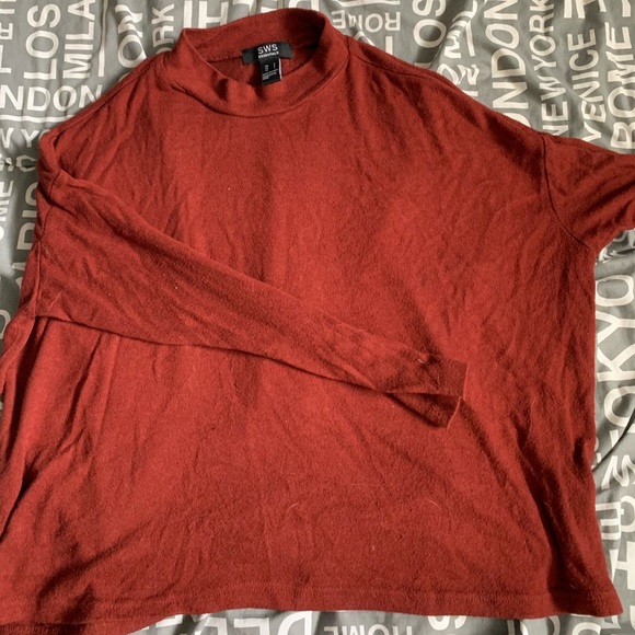 Red turtle neck - Picture 2 of 2